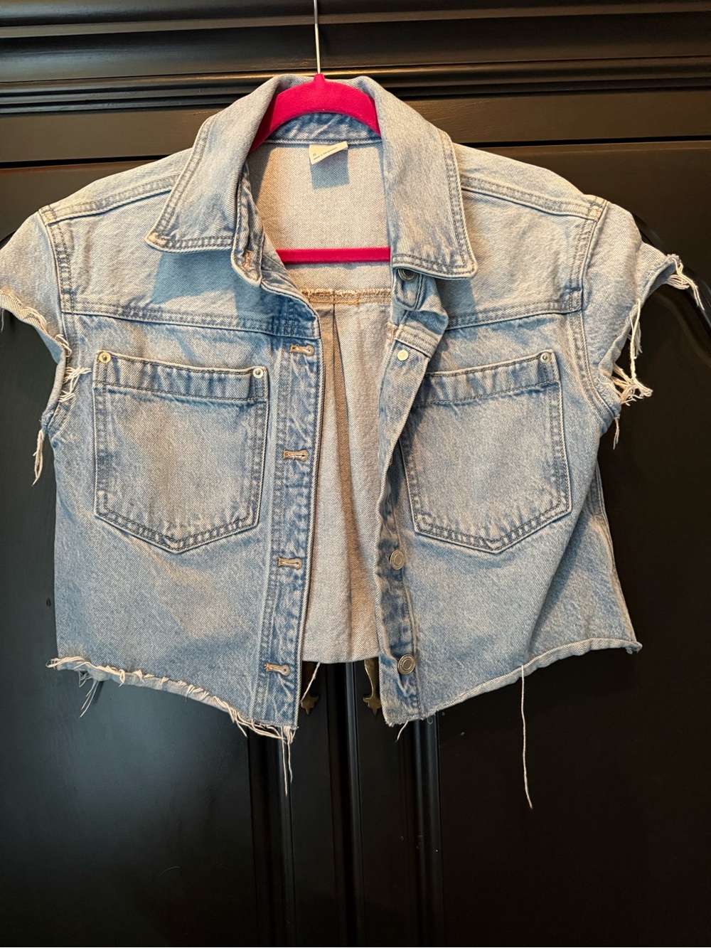 SO Cropped Sleeveless Denim Vest Raw Hem Light Wash Size Small
